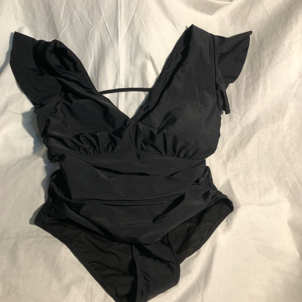 Yonique One Piece Size W14 black with cute ruffles sleeves